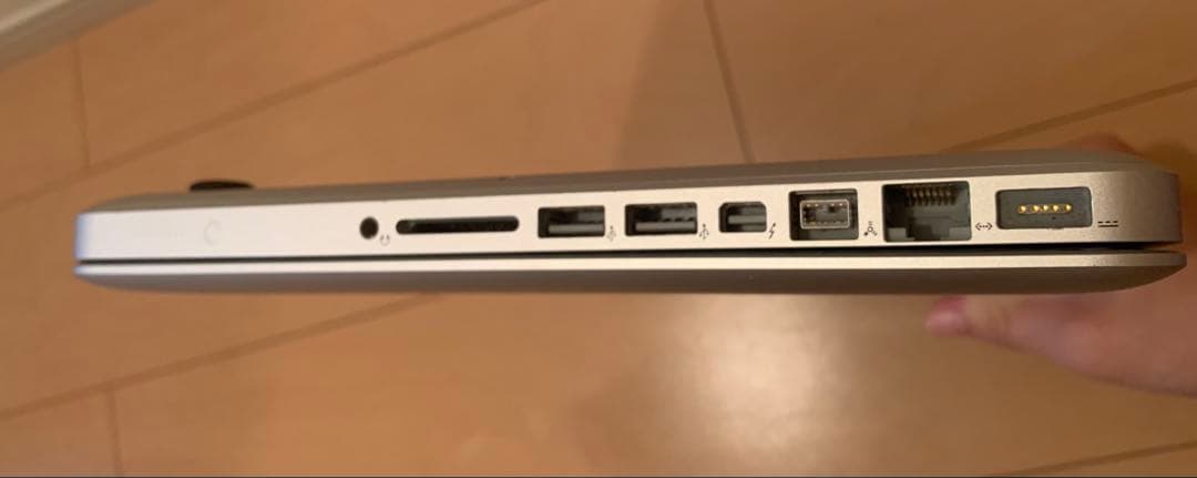 MacBook Pro 13インチ／メモリ16GB／初期化不可のため現状渡し