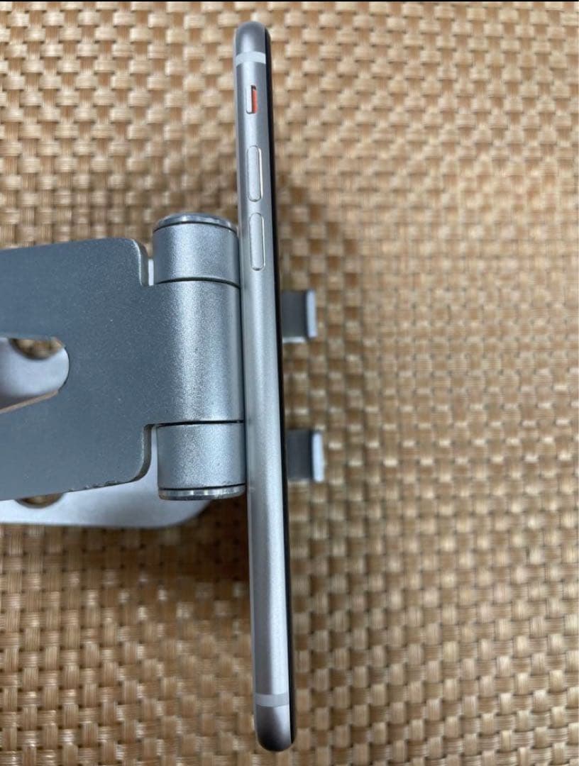 【超美品】iPhone SE 第3世代 64 GB スターライトSIMフリー箱付