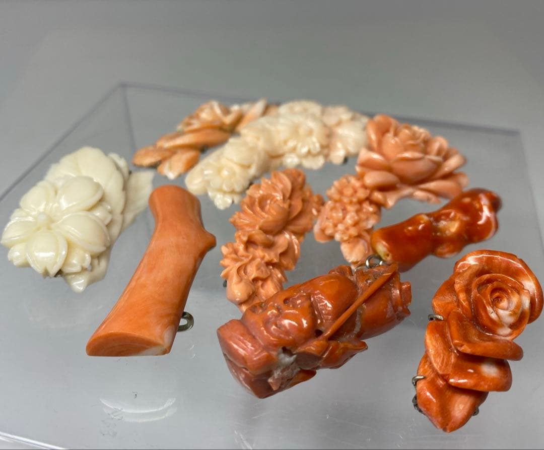 本赤珊瑚　ブローチ、彫刻、帯留　78g 東Y7-0217☆2Fトヒニ