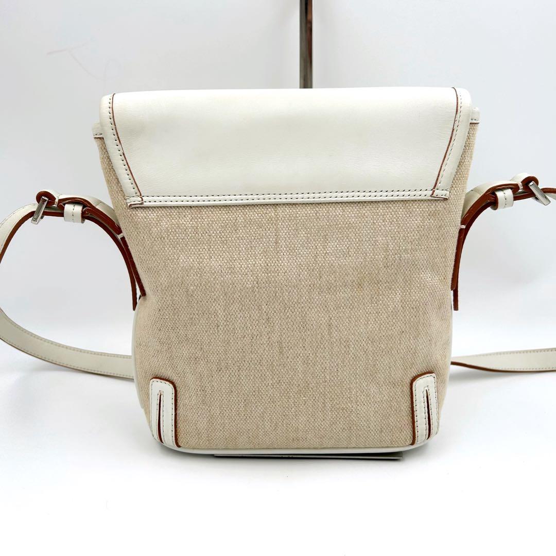 BURBERRYバーバリーホワイトショルダーバッグ