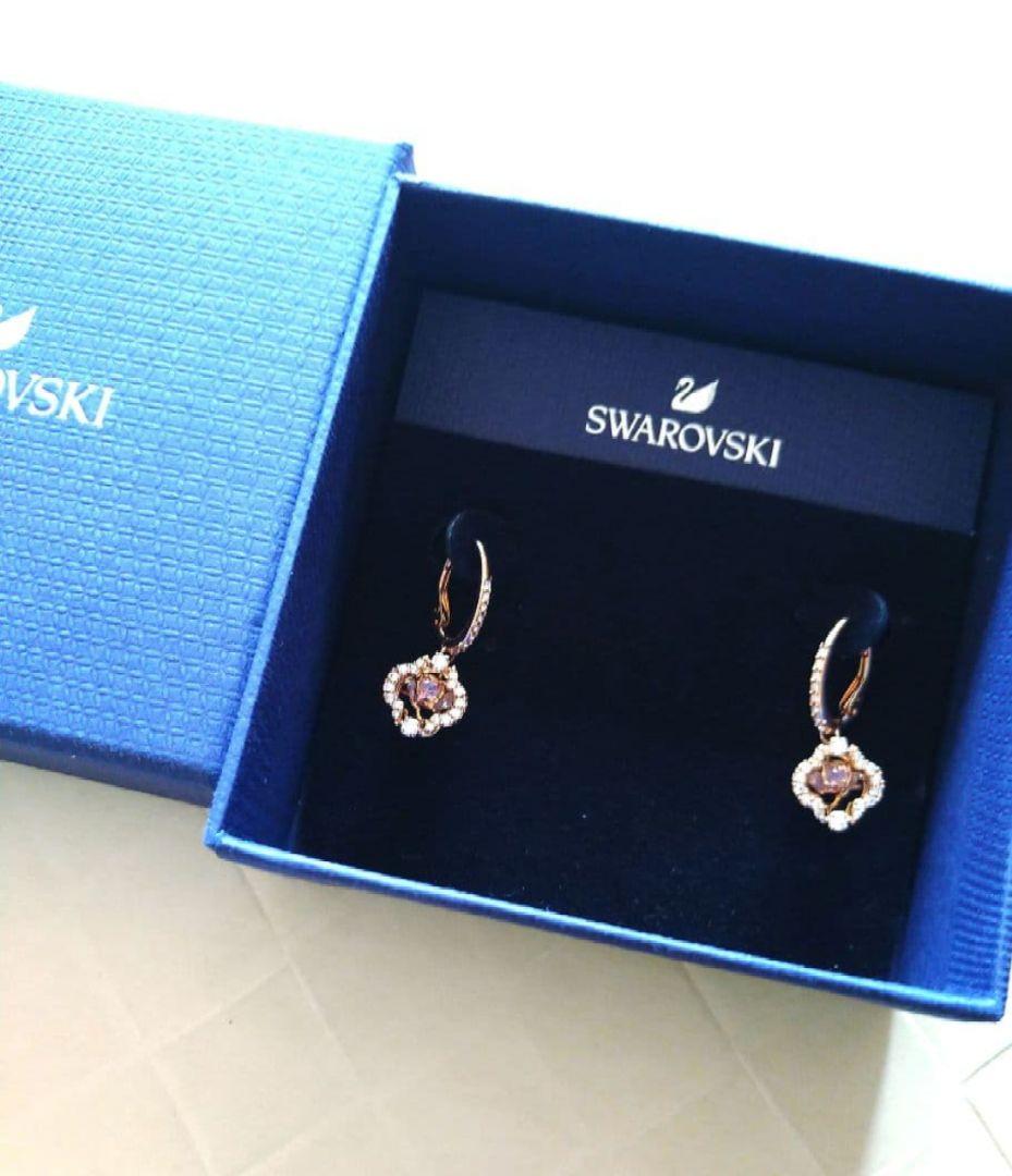 スワロフスキー新品 Sparkling ピアス Swarovski
