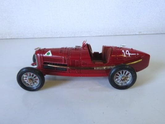 Mebe Toys (1/24) アルファロメオ Grand Prix P2