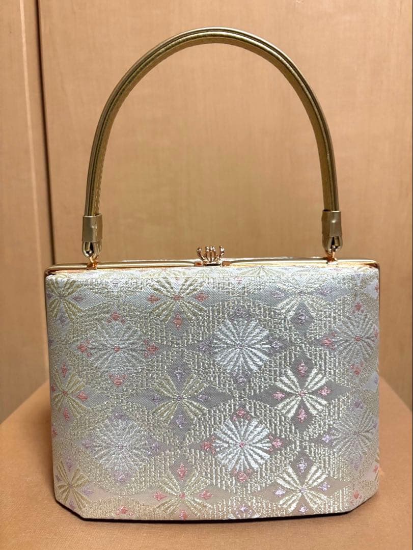 和装バッグ＆草履セット　フリーサイズ　ゴールド＆ホワイト系