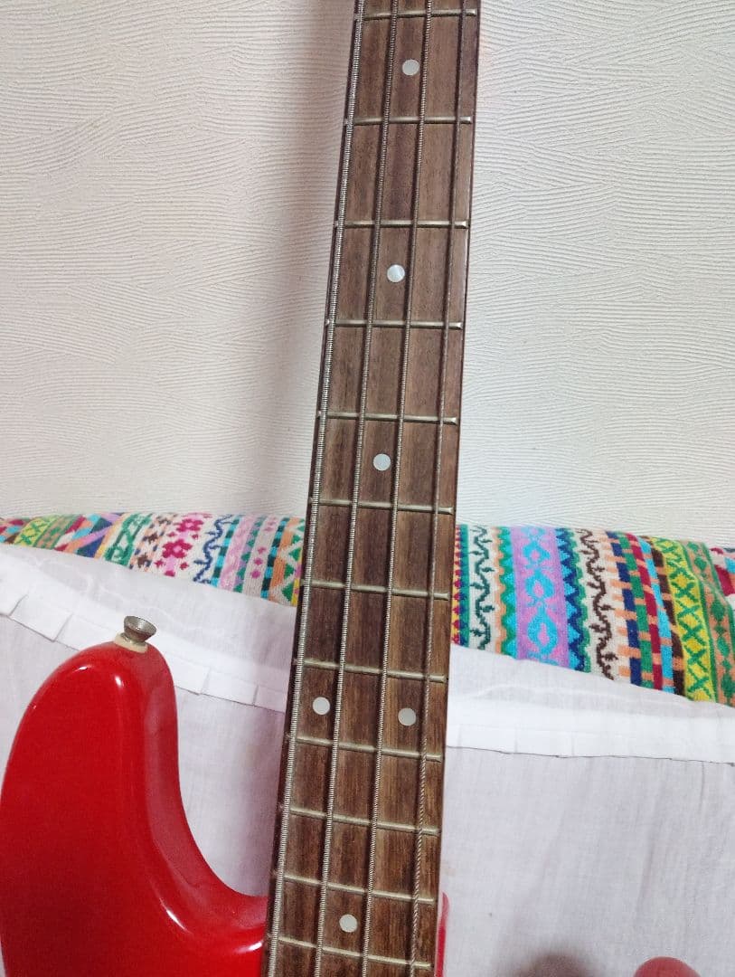 赤色エレキベースTrcumph Sonic MASTER ジャズベースタイプ