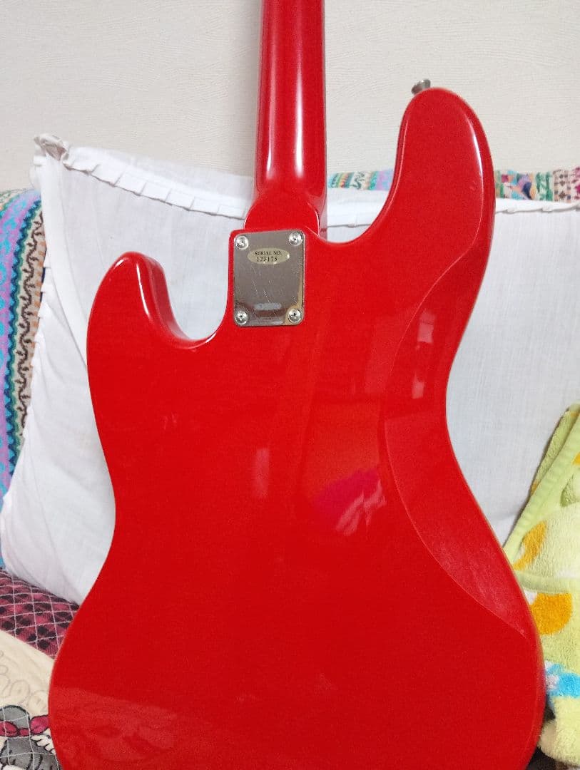 赤色エレキベースTrcumph Sonic MASTER ジャズベースタイプ