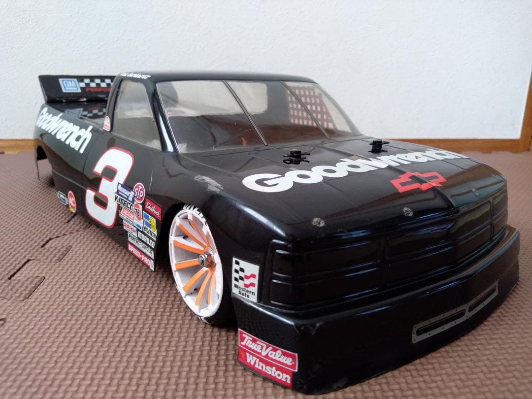 カラス　　　タミヤ 1/10 TT01シャーシ NASCAR シボレー