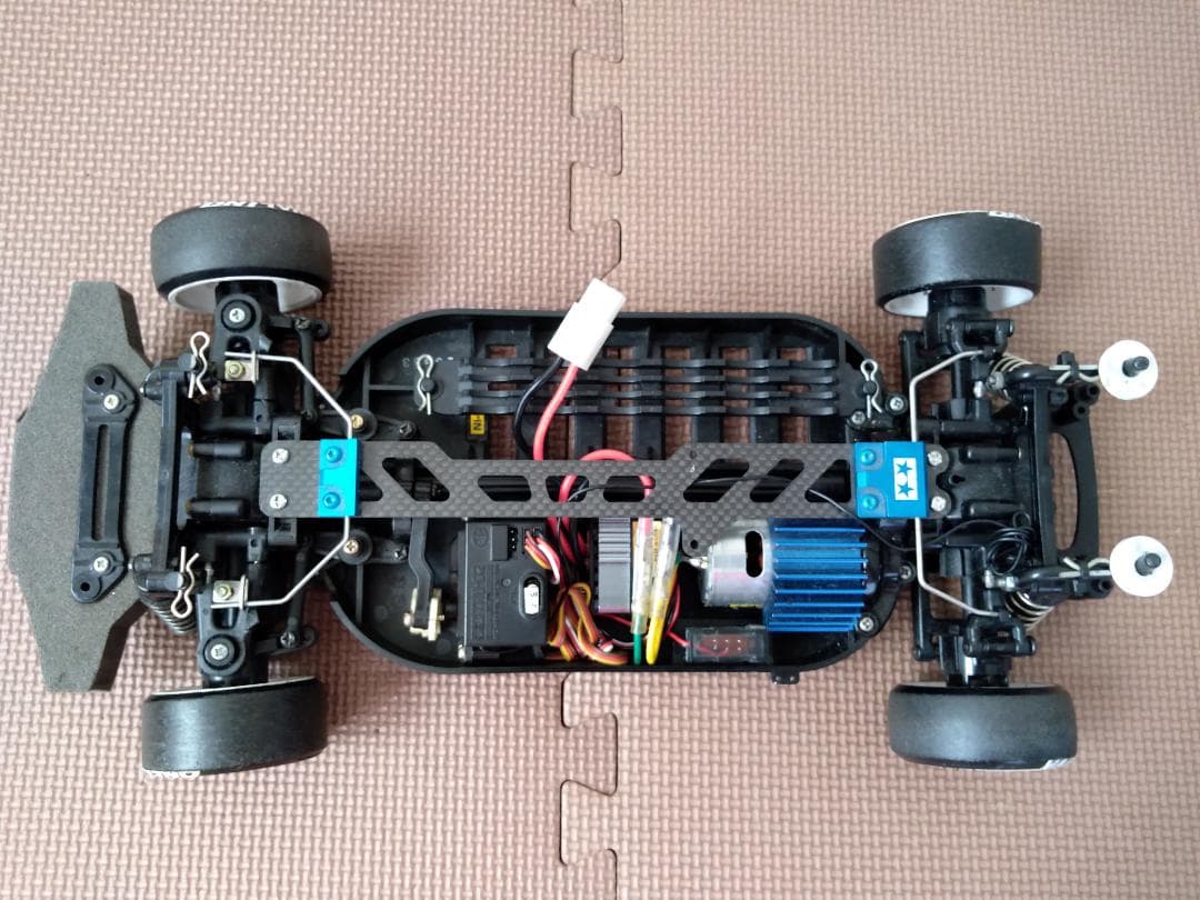 カラス　　　タミヤ 1/10 TT01シャーシ NASCAR シボレー