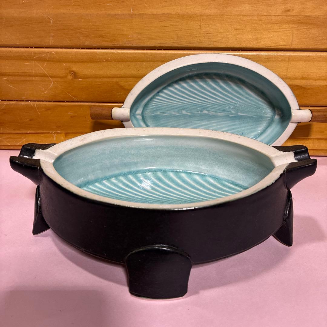 陶芸品　蓋付き　釉薬　脚付き