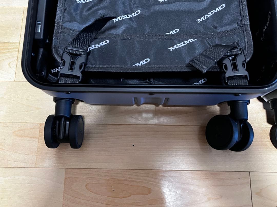 軽量アルミフレーム　スーツケース【機内持込み】 スペア車輪付き　ワンタッチ開閉