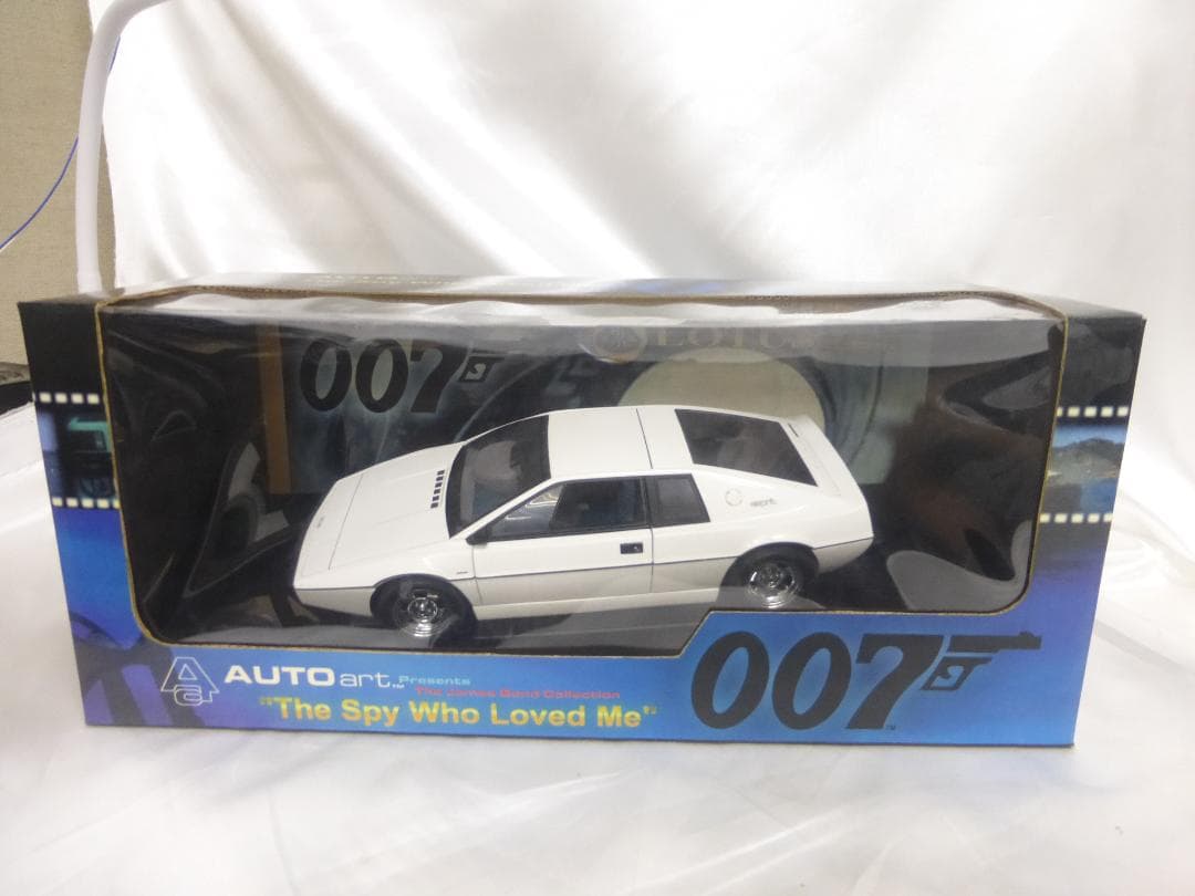 絶版　1/18 オートアート　ロータス エスプリ 映画007 私を愛したスパイ