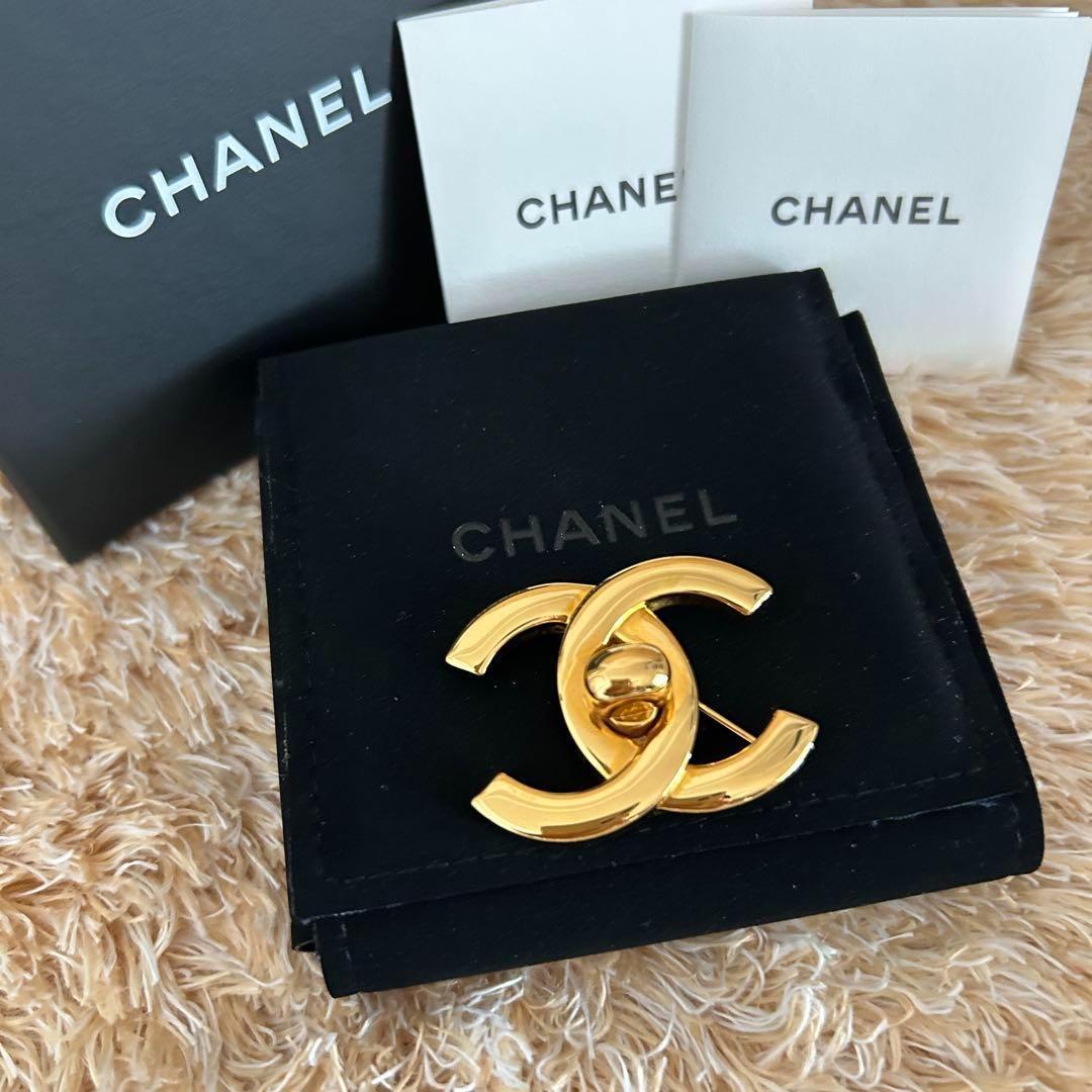 極美品✨ シャネル ココマーク ターンロック ブローチ ゴールド 刻印96P