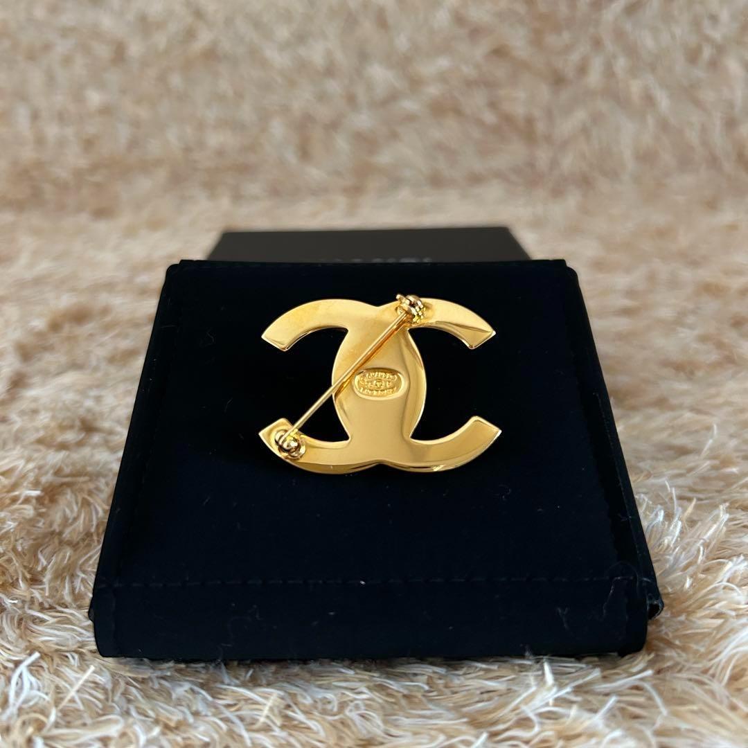 極美品✨ シャネル ココマーク ターンロック ブローチ ゴールド 刻印96P