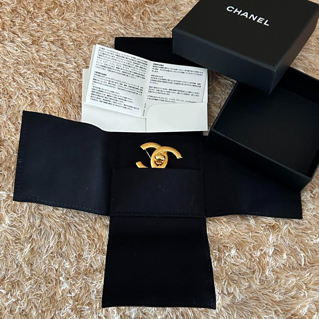 極美品✨ シャネル ココマーク ターンロック ブローチ ゴールド 刻印96P