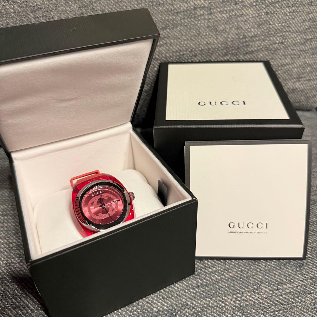 GUCCI　SYNC　YA137103A　腕時計　シェリーライン　赤