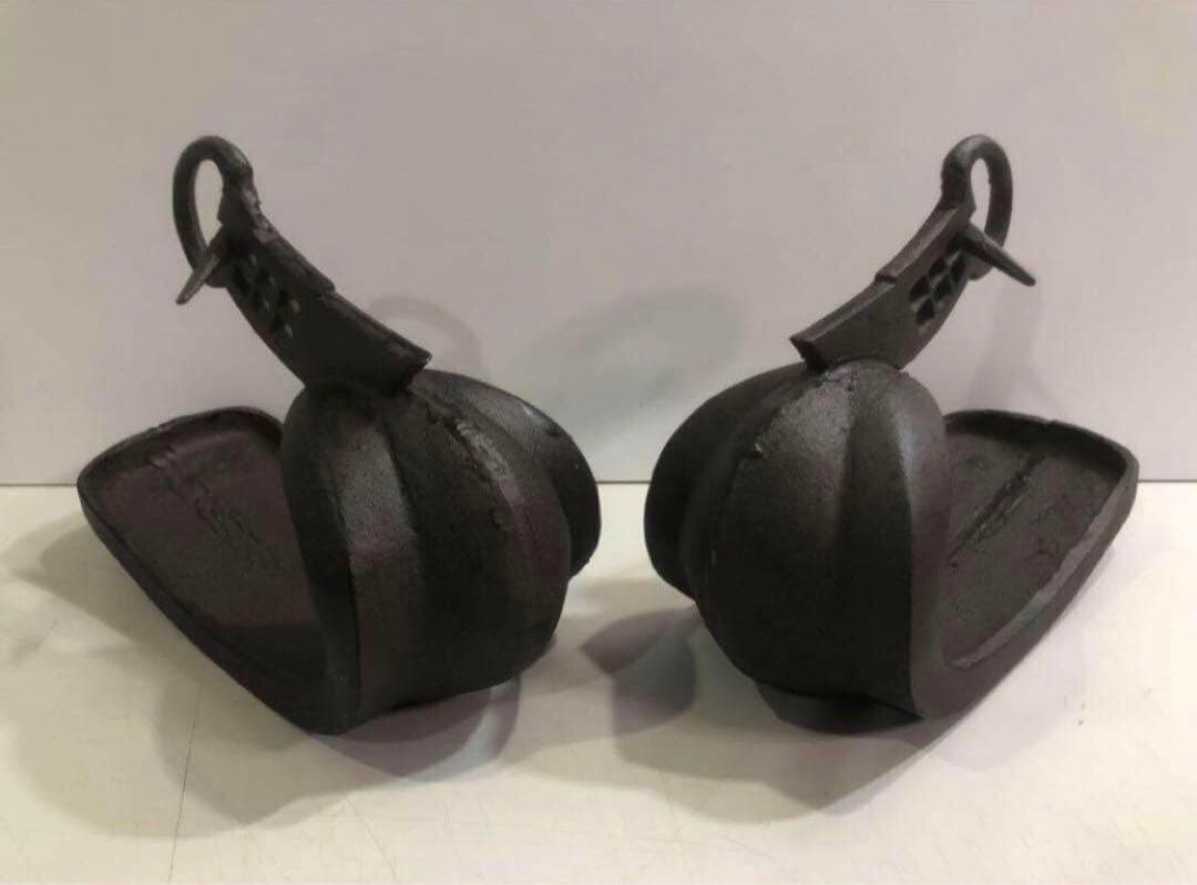 鉄製 アイアン 鎧 あぶみ 馬具 花器 左右セット