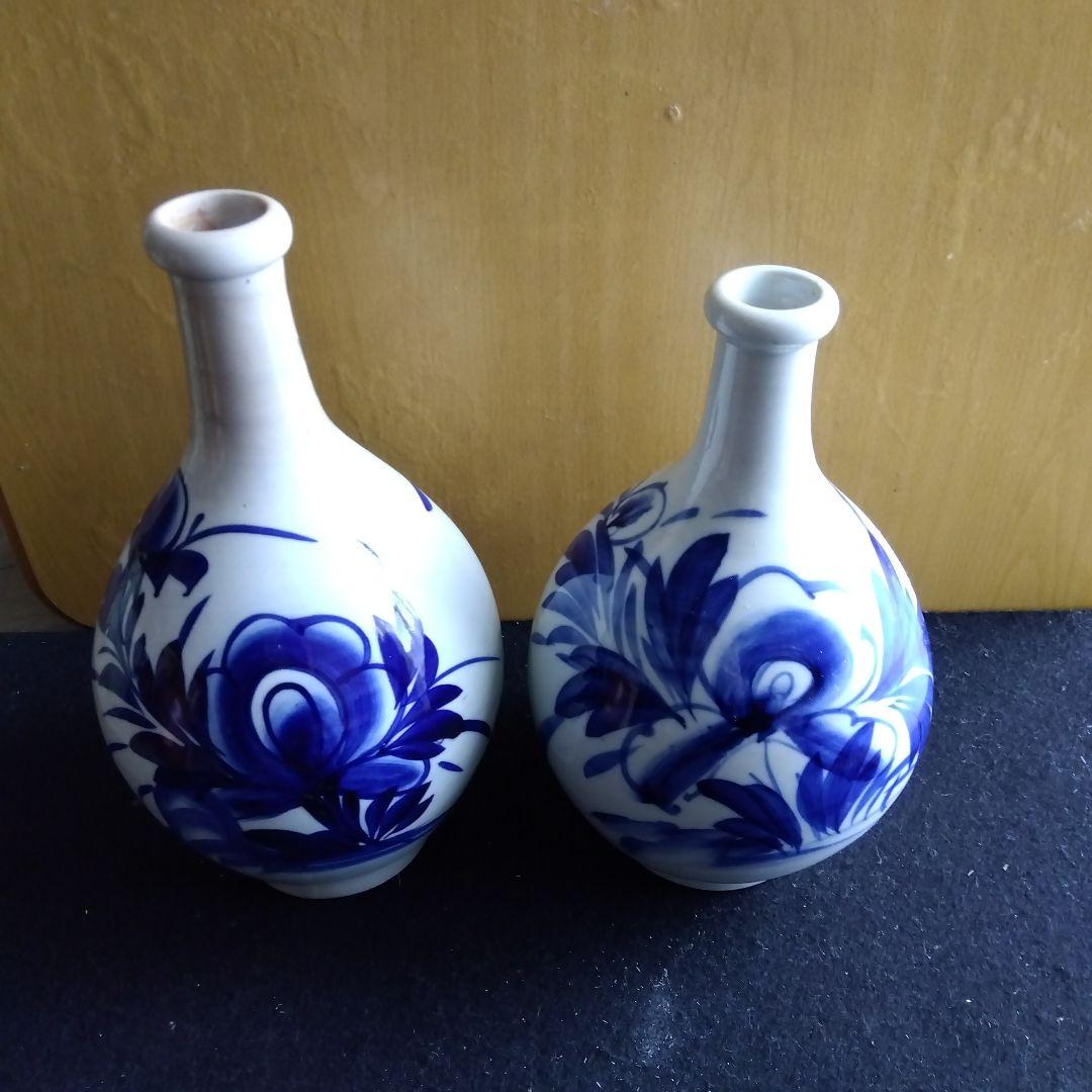 和骨董 　藍染付け 30㎝大徳利 白磁 　牡丹唐草　蜻蛉