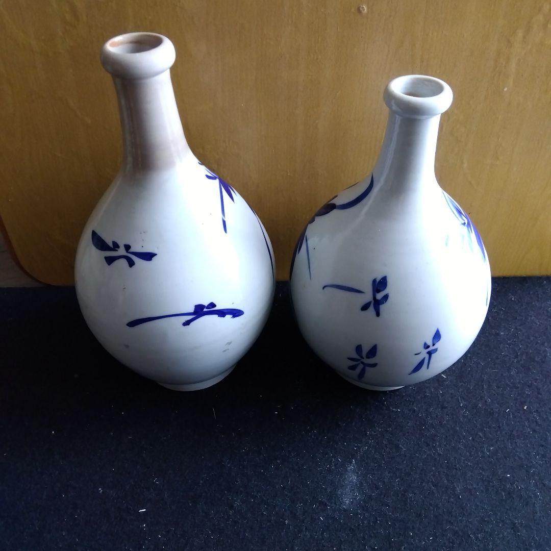 和骨董 　藍染付け 30㎝大徳利 白磁 　牡丹唐草　蜻蛉