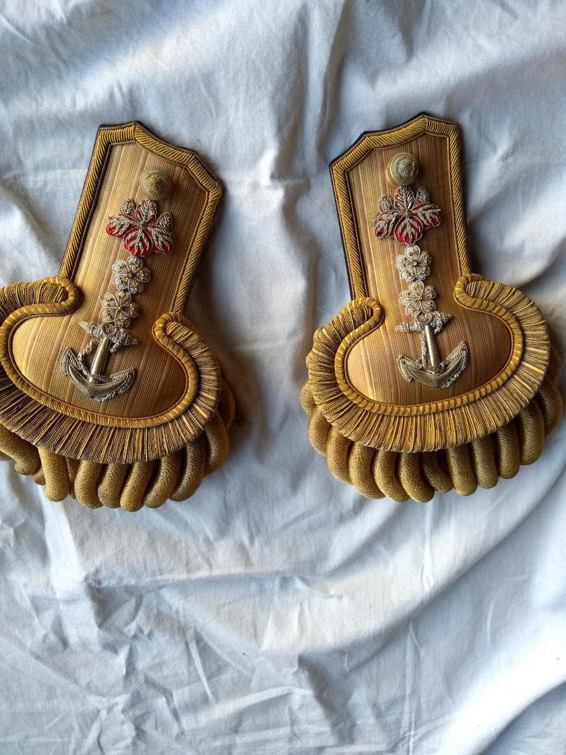 【レア中のレア】【ヴィンテージ】大礼帽と正肩章　海軍大佐　本物　ボロボロトランク