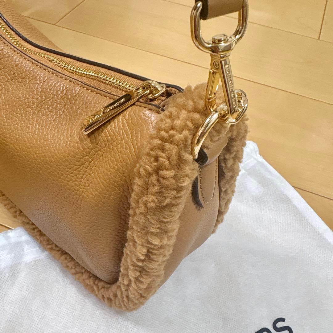 【新品】MICHAEL KORS CARMELAコンバーチブル ポシェット