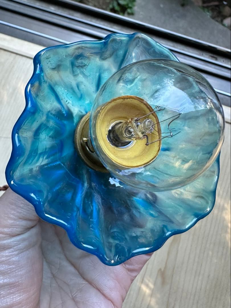 フランス アンティーク ブルーオパール螺旋模様の小さな可愛らしいアトリエランプ＊