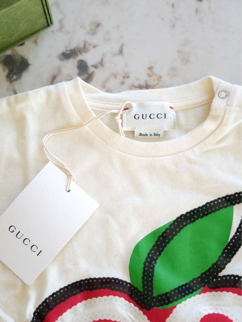 【新品未使用タグ付き】GUCCI ベビー アップルＴシャツ　完全正規品