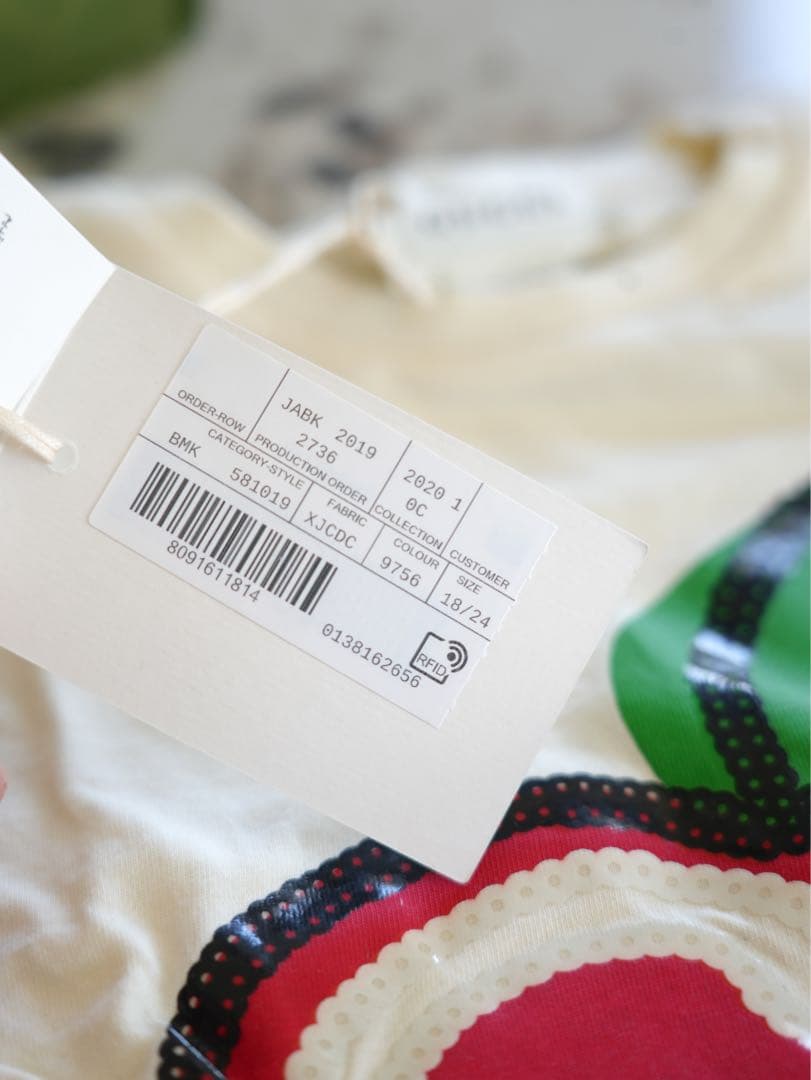 【新品未使用タグ付き】GUCCI ベビー アップルＴシャツ　完全正規品