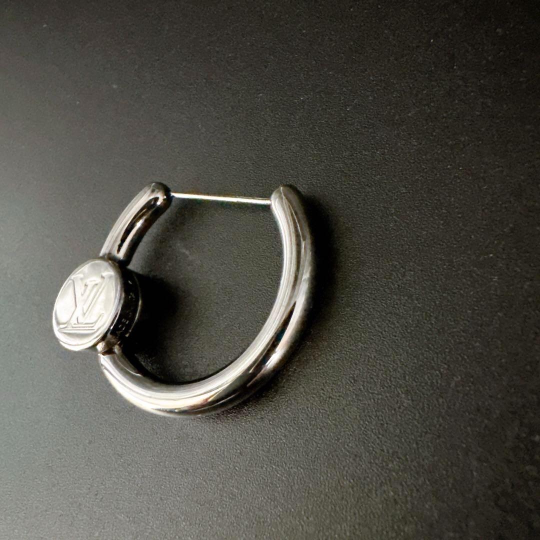 確実正規品　美品　ルイヴィトン　ブローチ　フープ型　MP2032 シルバー