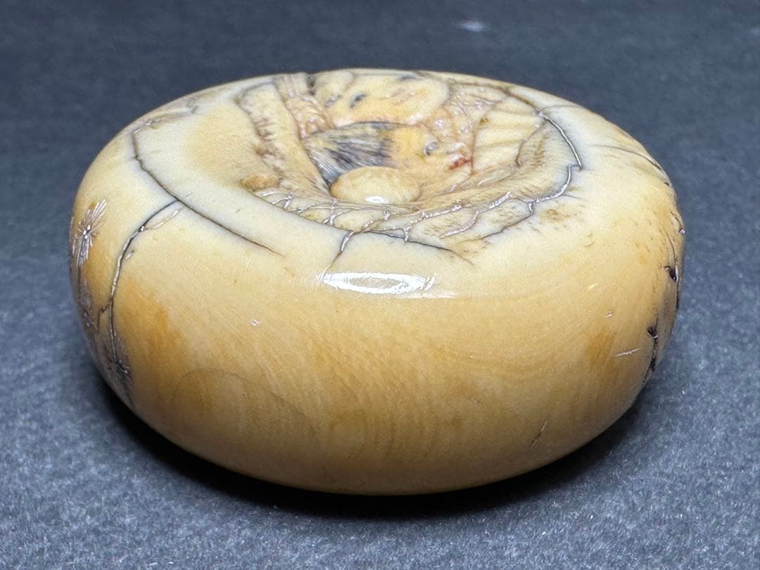極上　根付　饅頭　天然素材　アンティーク　骨董　飾り物　古美術品　 置物細密細工