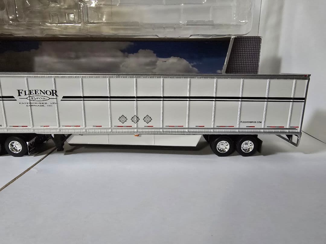 ミニカー DCP 1/64 Fleenor Brothers KW ICON 900