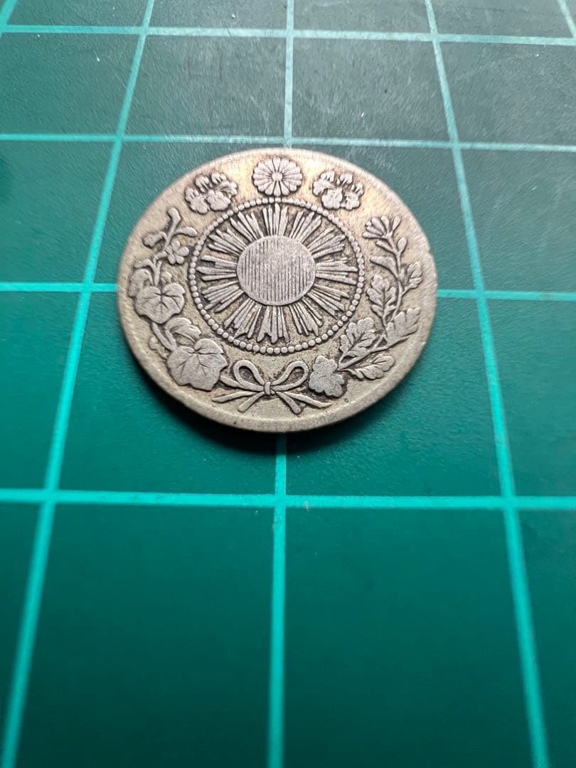 日本銀貨　旭日竜5銭銀貨　明治3年　欠日