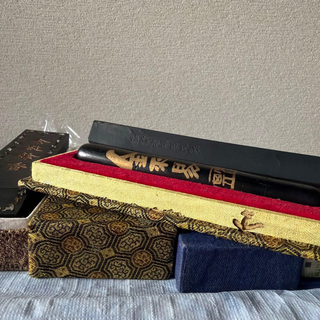 墨　唐墨　朱墨　文房四宝　中国　書画　書道　硯