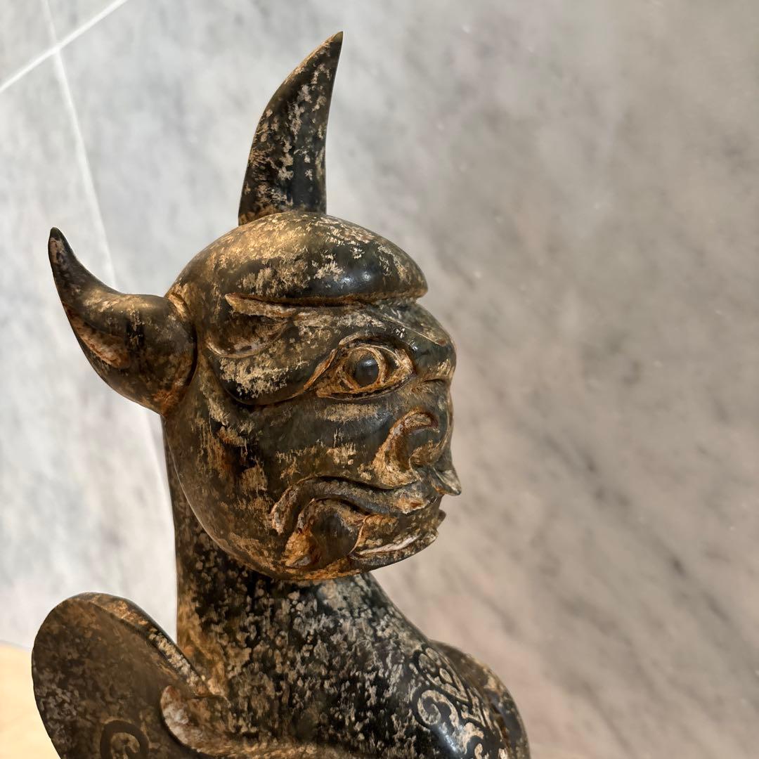 中国アンティーク　威厳のある姿が美しい幸運を呼び込む霊獣、麒麟の石製オブジェ