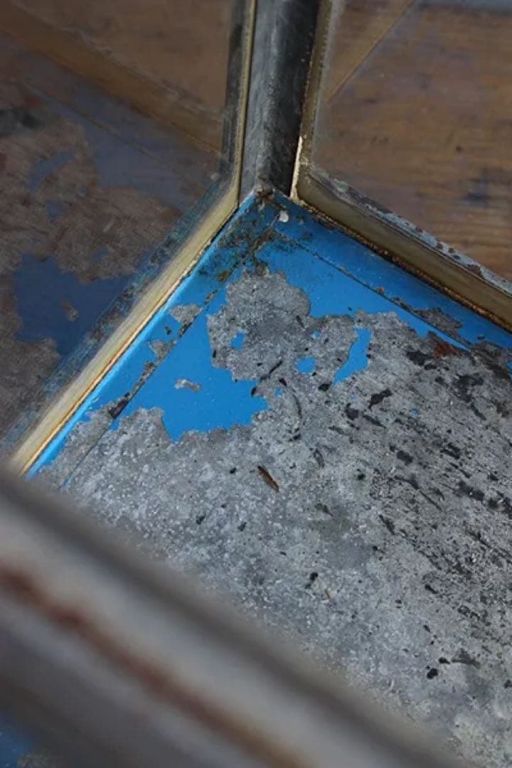 古い ブリキの水槽　ディスプレイに