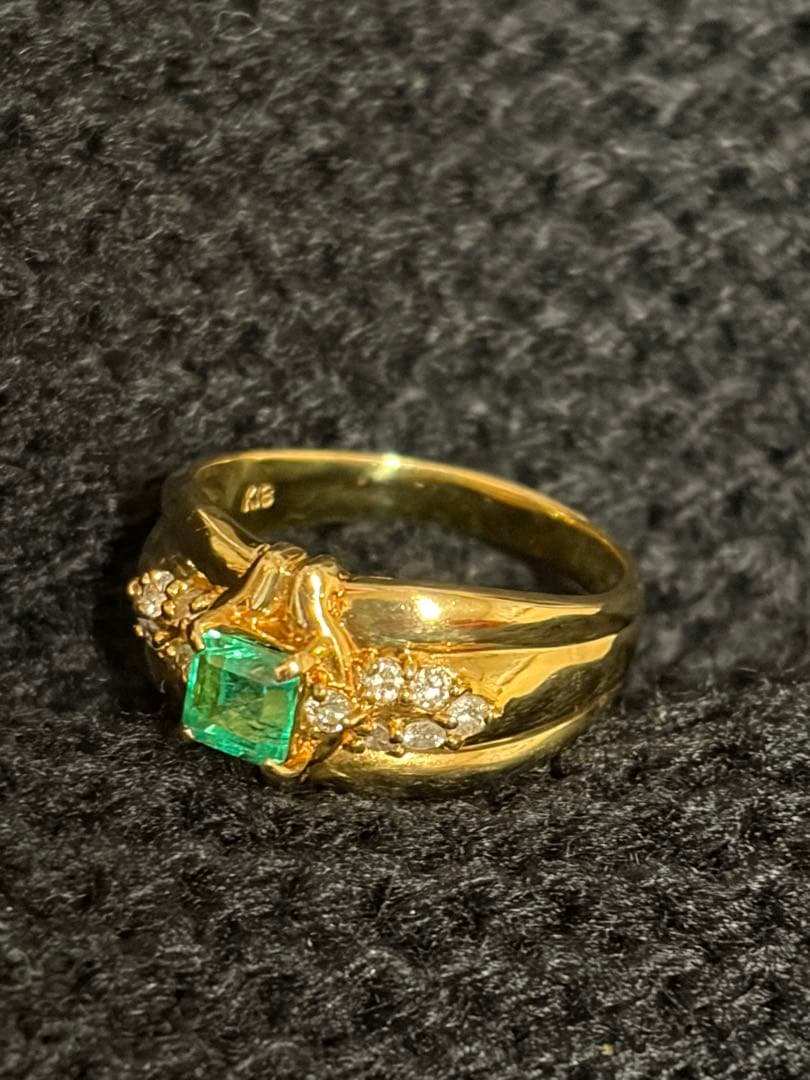エメラルド0.46ct ダイヤモンド0.21ctデザインリング 18k ゴールド