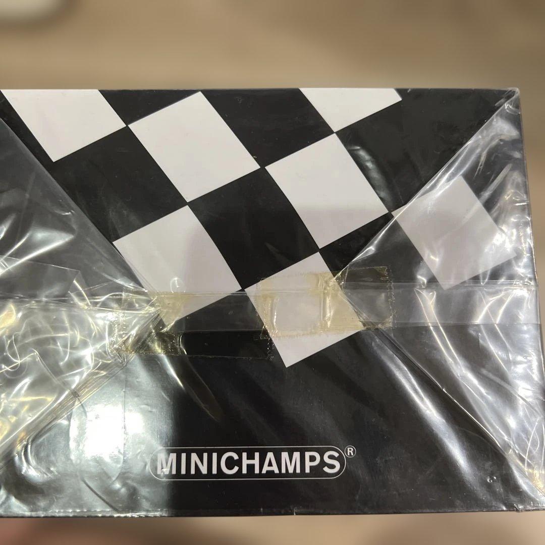 未開封　MINICHAMPS レッドブル RB6 ベッテル 1:18 ミニカー