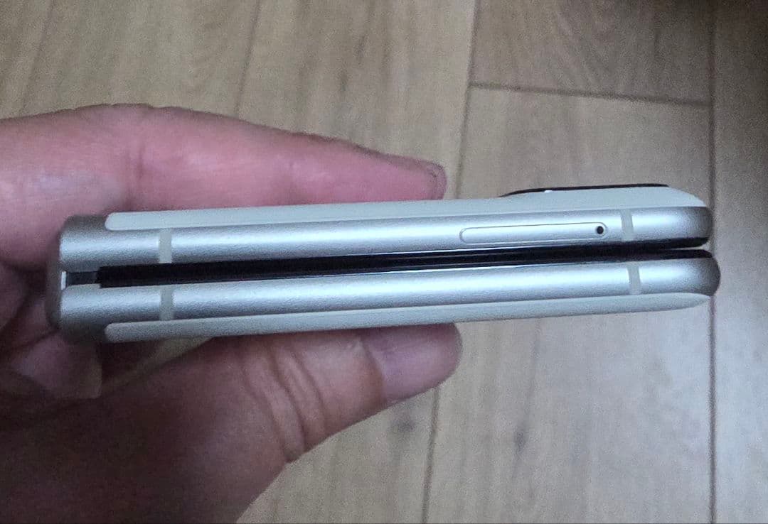 Motorola razr 40 バニラクリーム 256GB