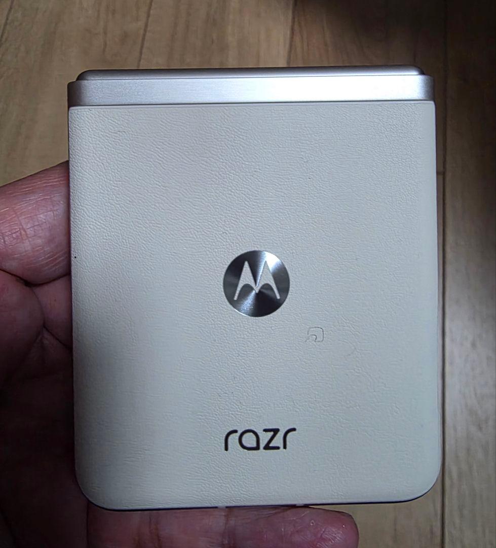 Motorola razr 40 バニラクリーム 256GB
