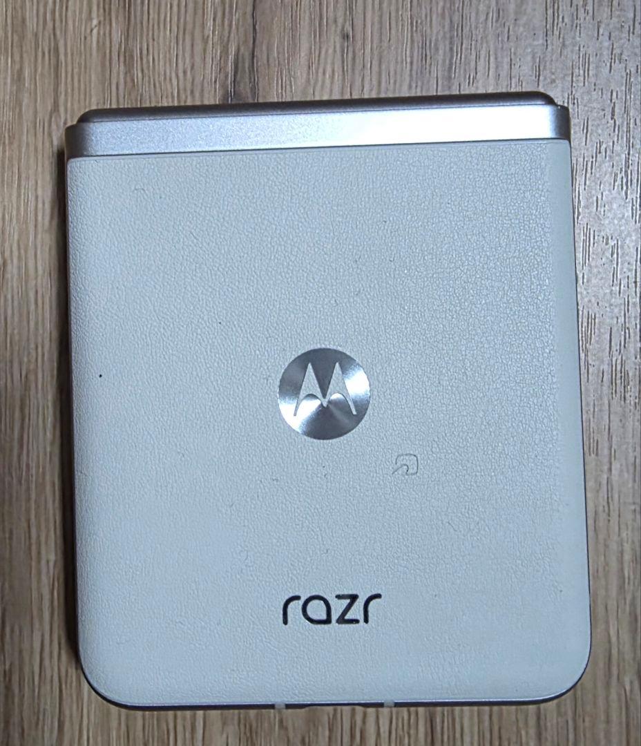 Motorola razr 40 バニラクリーム 256GB