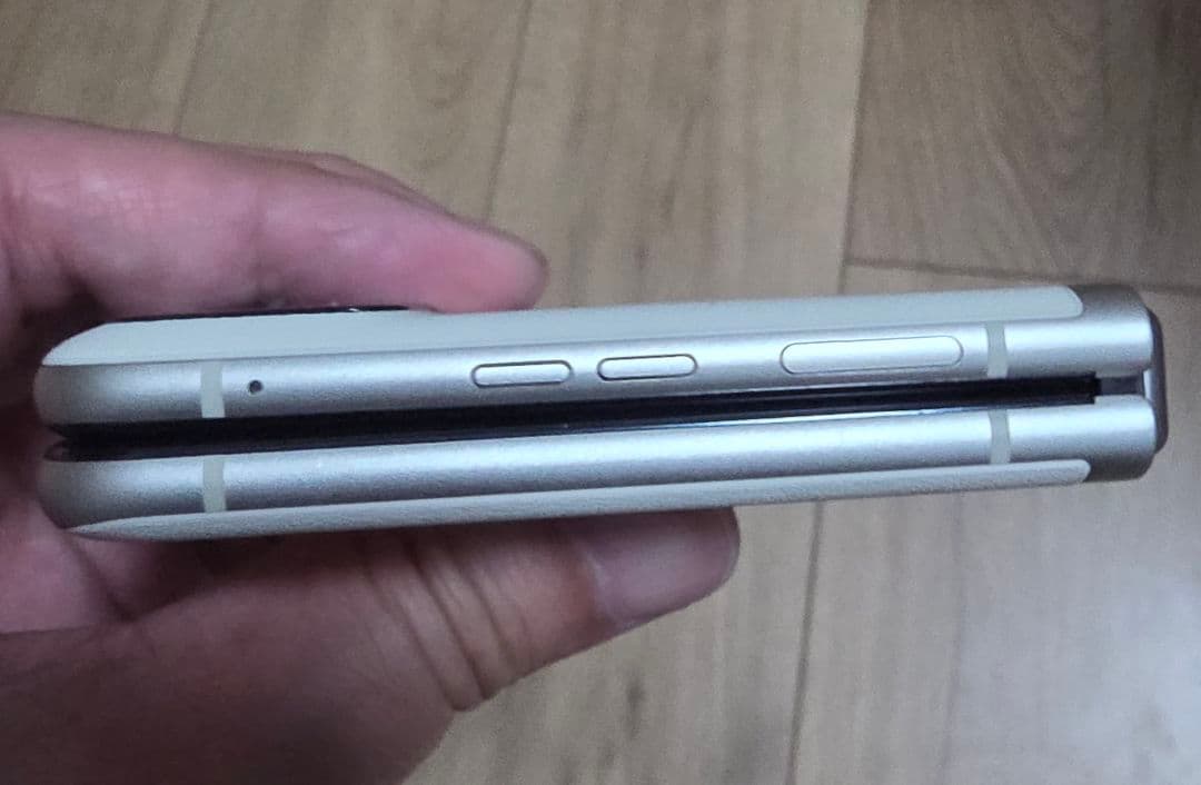 Motorola razr 40 バニラクリーム 256GB