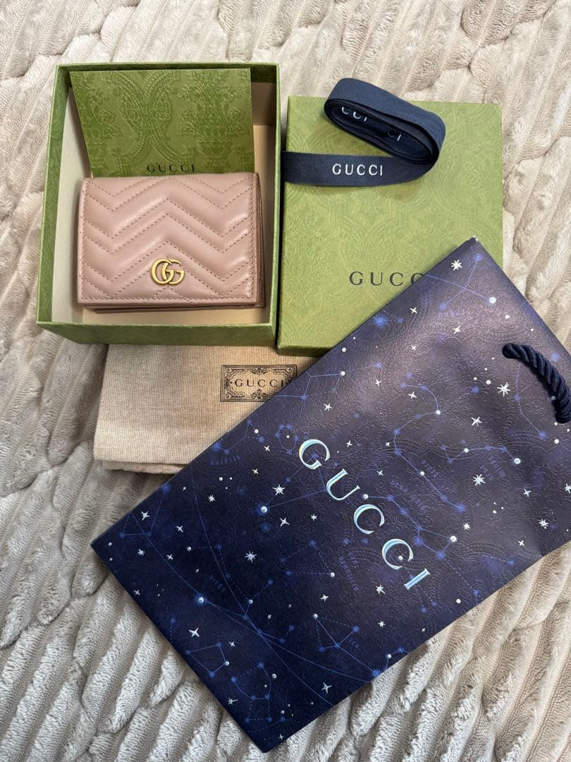 【極美品】GUCCI ベージュ 二つ折り財布