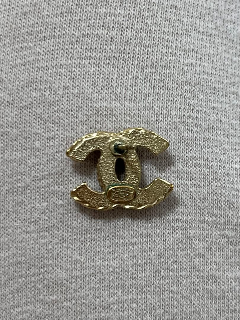 CHANEL ロゴピアス　ホワイト シャネル