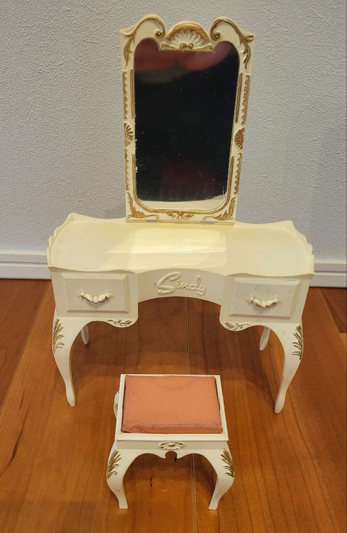 ドレッシング テーブルとスツール ヴィンテージ シンディ ペディグリー