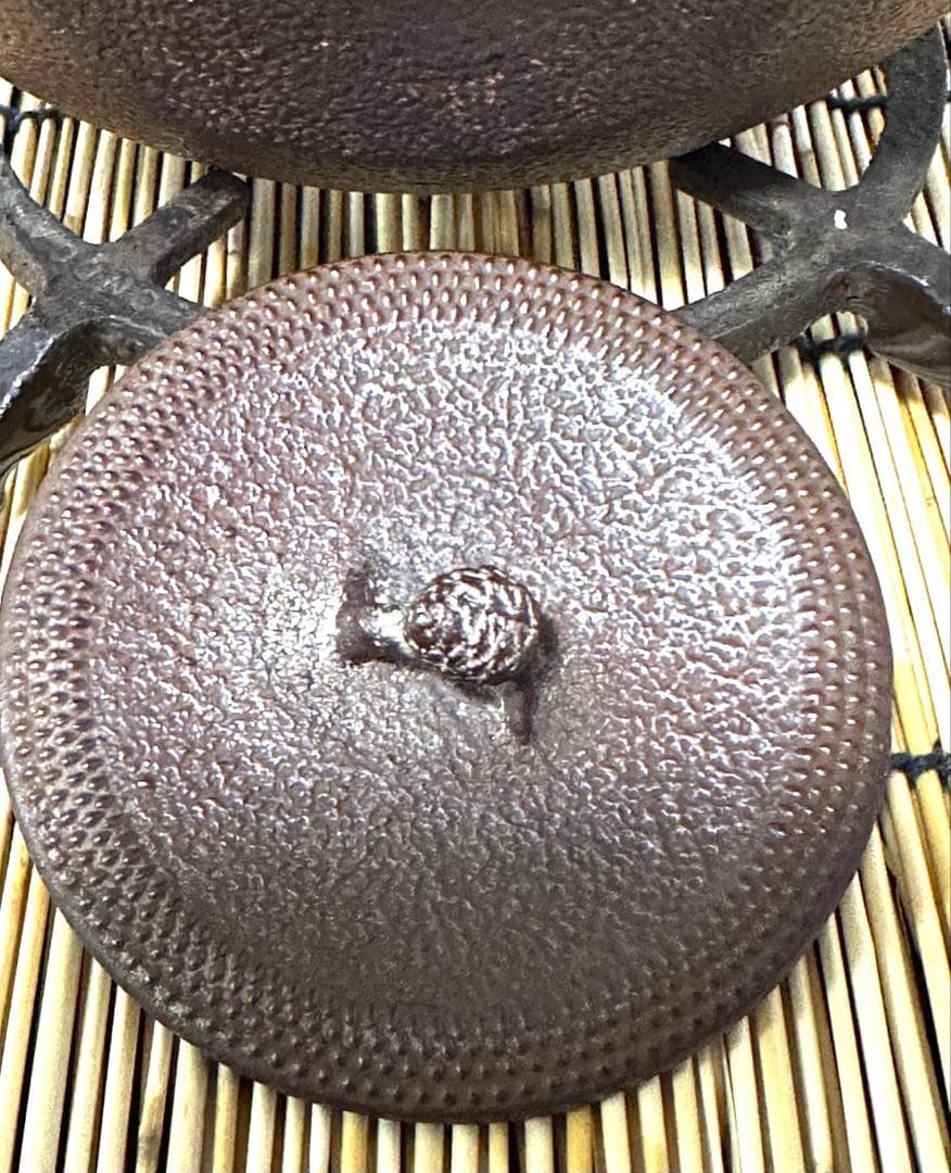 未使用品　南部銘　南部釜師造１２型アラレ　鉄瓶　南部鉄瓶　南部鉄器　鉄瓶