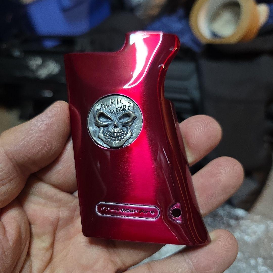 フリーダムアート！超希少デザートイーグルグリップ！スカルデザインレッド！