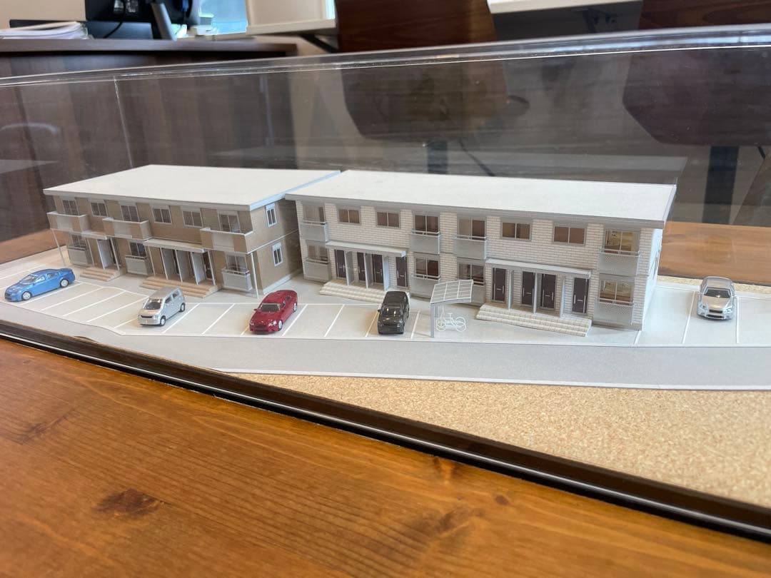 建築模型 1/100 スケール　ケース付き　アパート