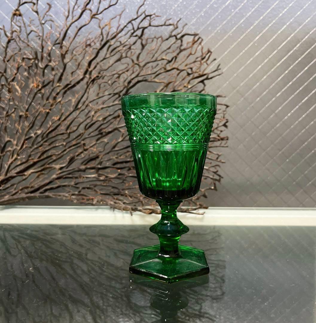 骨董　時代ガラス　上品プレス　ビリジアングリーン　ゴブレット　ワイングラス １客