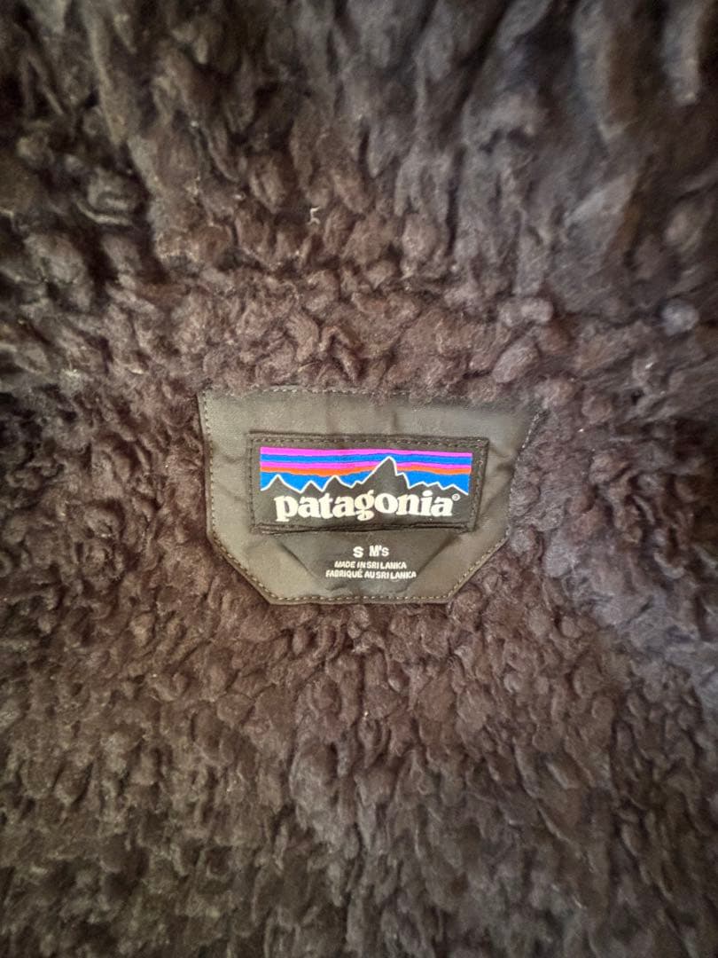 【美品】patagoniaパタゴニア ラインドイスマスフーディ S 人気カラー