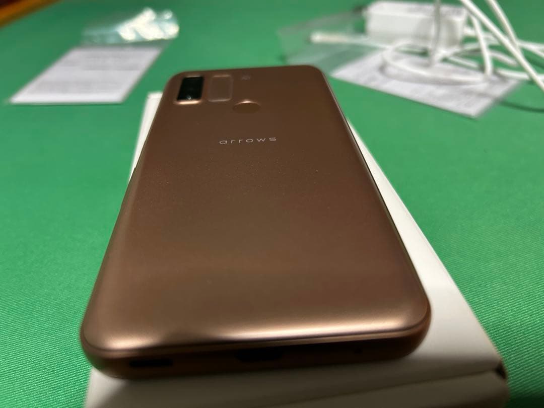 【附属品完備、充電器もつけます】arrows we FCG01 ローズゴールド