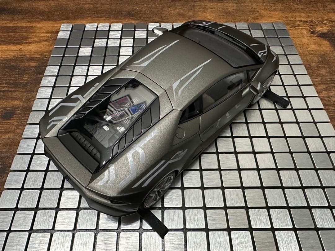 【カスタム】オートアート 1/ 18 ランボルギーニ ウラカン マットグレー