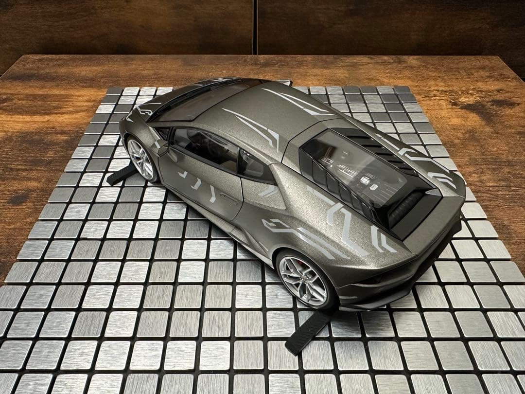 【カスタム】オートアート 1/ 18 ランボルギーニ ウラカン マットグレー